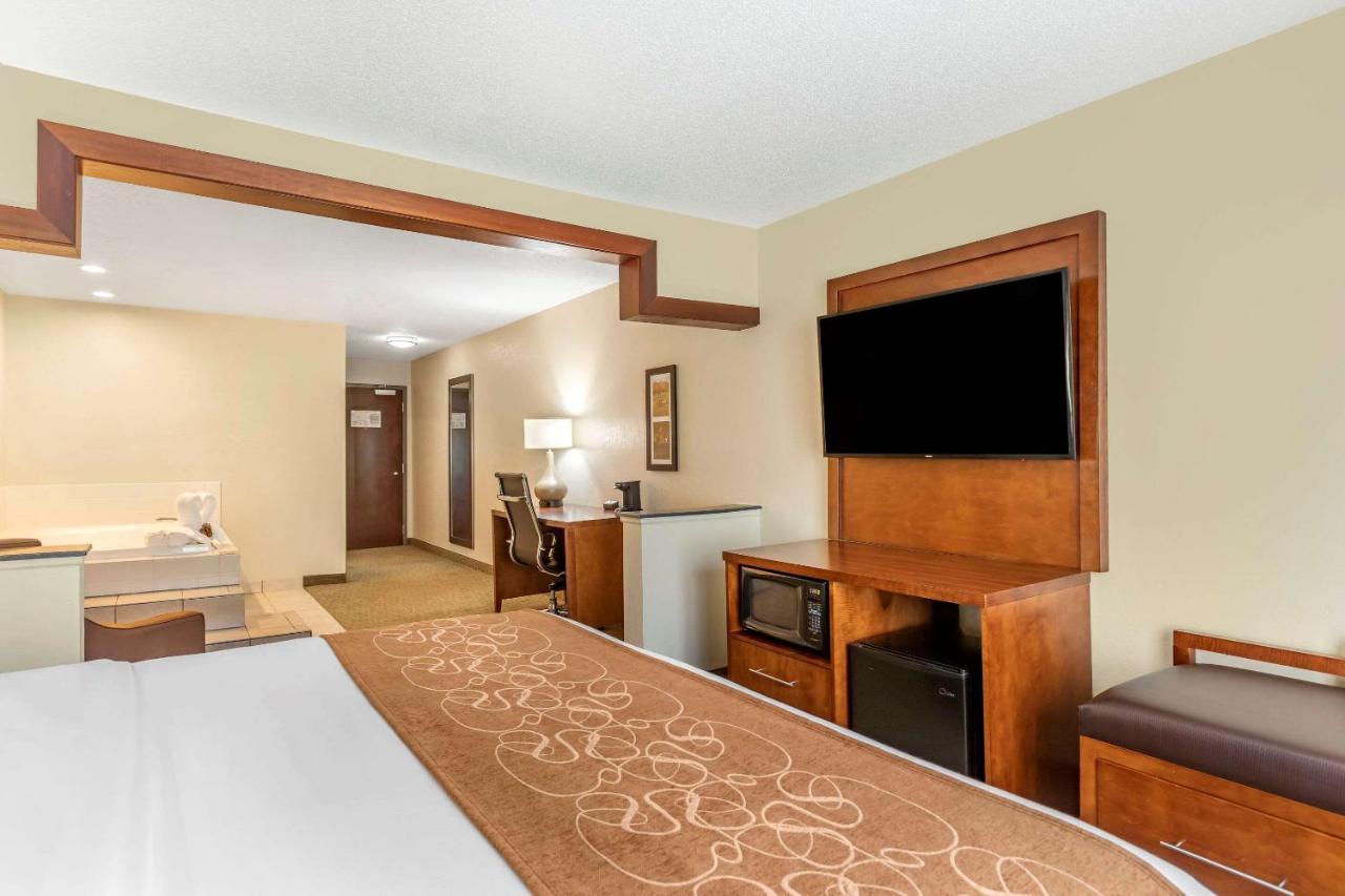 Comfort Suites Grand Rapids North Comstock Park Exteriör bild