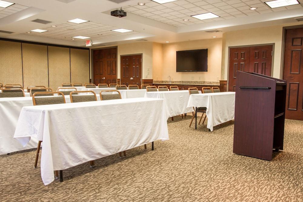 Comfort Suites Grand Rapids North Comstock Park Exteriör bild