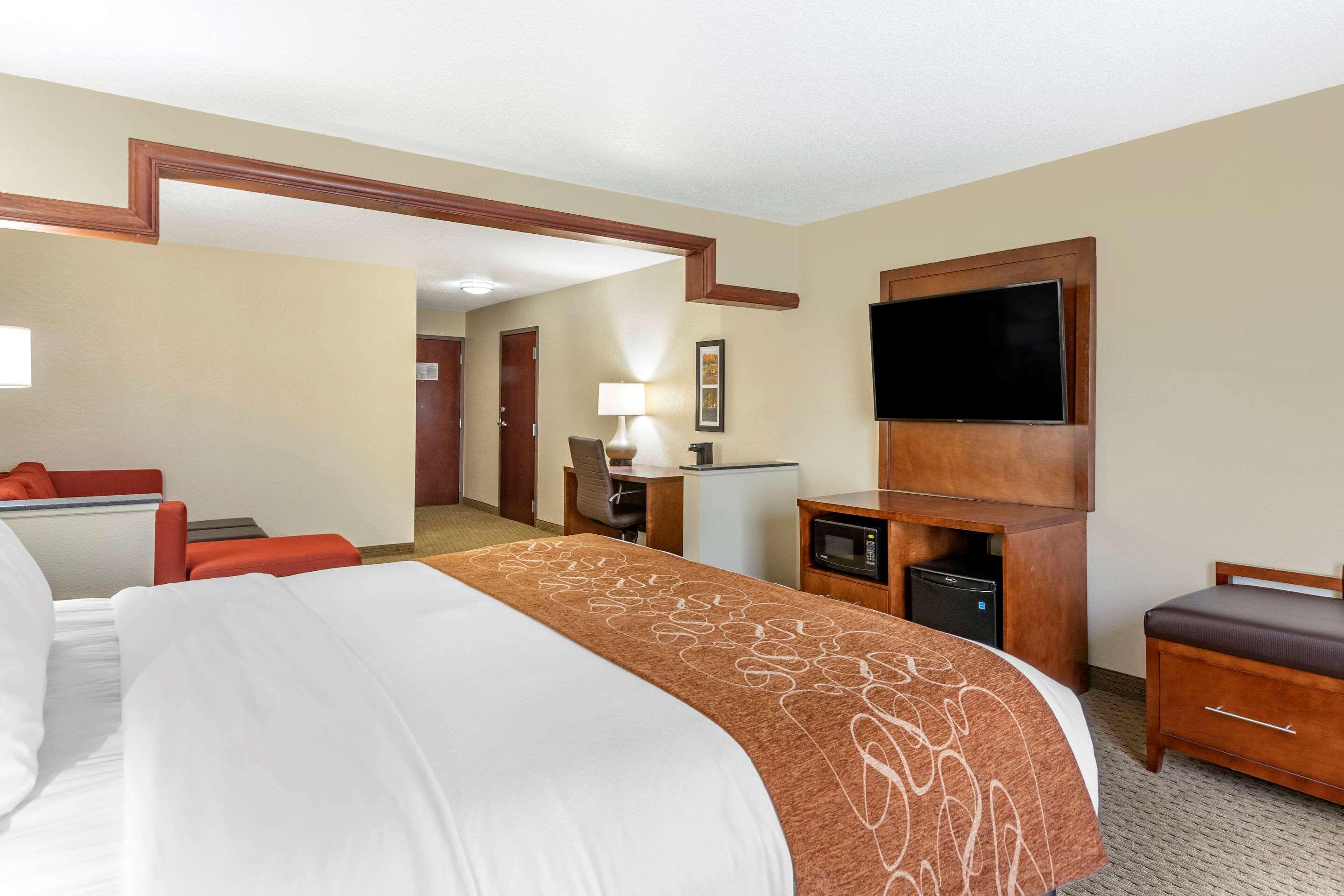 Comfort Suites Grand Rapids North Comstock Park Exteriör bild